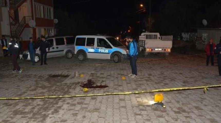 4 &Ccedil;ocuk Annesi Kadın Sokak Ortasında &Ouml;ld&uuml;r&uuml;ld&uuml;