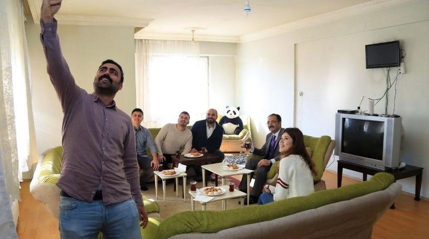 Başkan Cahan, &Ouml;ğrencilerin Sosyal Medyadan Yaptığı Davetini Geri &Ccedil;evirmedi