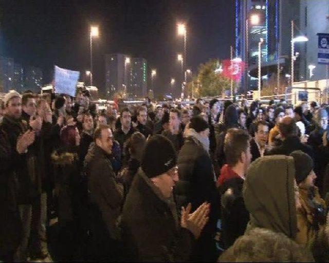 Bank Asya Genel Müdürlüğü Önünde Protesto Gösterisi