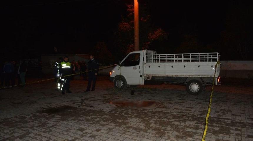 4 &Ccedil;ocuk Annesi Kadın Sokak Ortasında &Ouml;ld&uuml;r&uuml;ld&uuml;