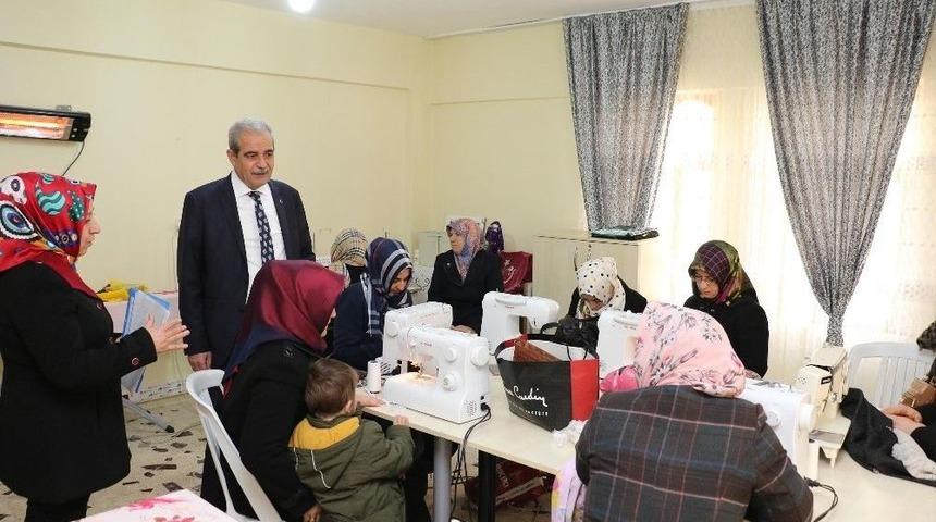 Okuma Yazma &Ouml;ğrenen Kadınlar Sertifikalarını Aldı