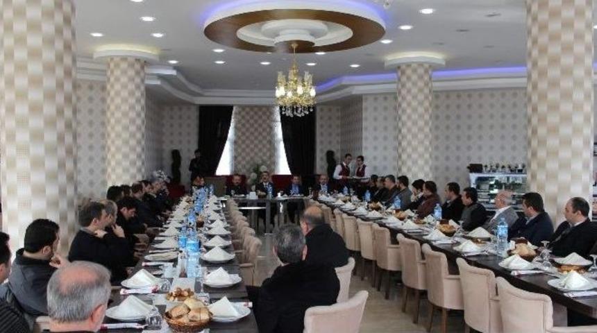 Turhal&rsquo;da İnşaat Sekt&ouml;r&uuml; Bir Araya Geldi