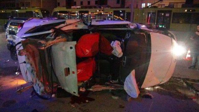 Bursa da 2 Kişinin Ağır Yaralandığı Kaza Kamerada 1