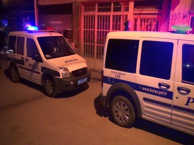 Eşinin Arkadaşını Bı&ccedil;akladı. 2