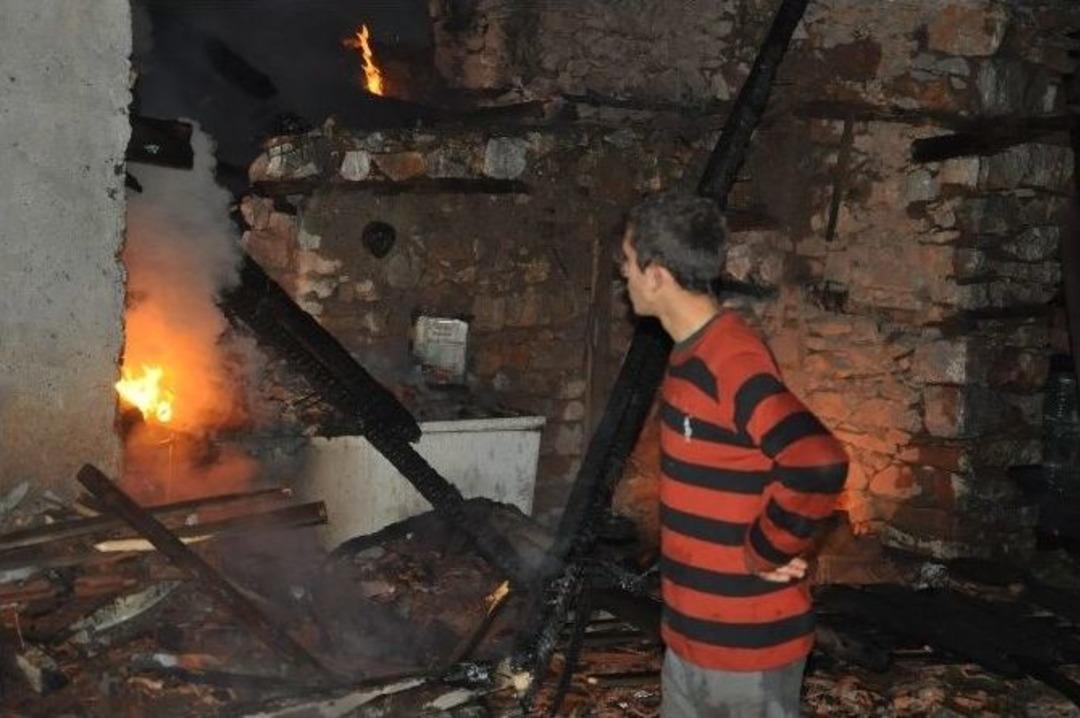 Balıkesir&rsquo;de &Ccedil;ıkan Yangında 10 Hayvan Telef Oldu