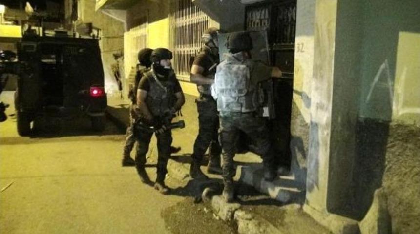 Adana'da Uyuşturucu Operasyonu: 10 G&ouml;zaltı