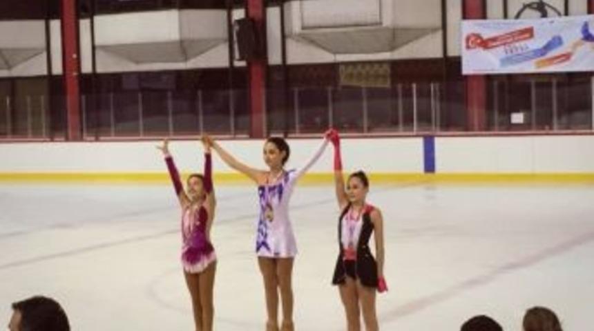 Buz Patencilere, Cumhuriyet Madalyası