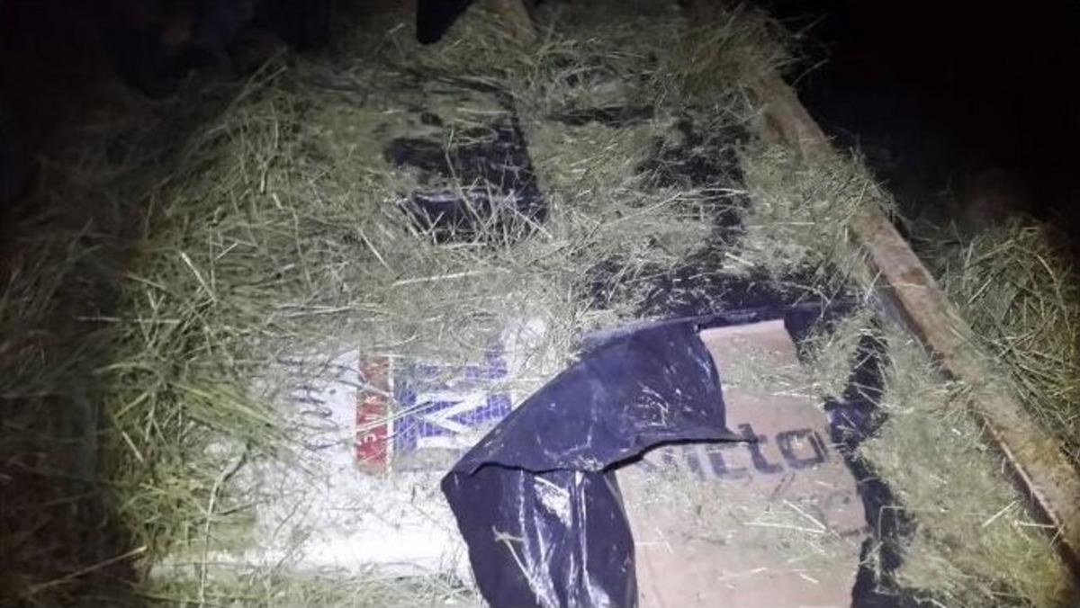 Otların Arasında İki Kamyon Sigara Ele Ge&ccedil;irildi