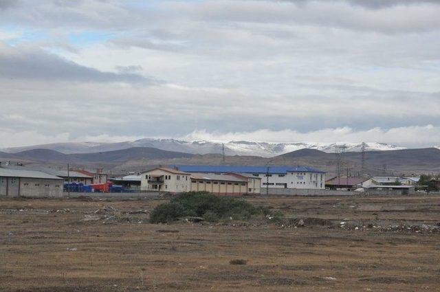 Kars&rsquo;ta Y&uuml;ksek Kesimler Beyaza B&uuml;r&uuml;nd&uuml; 1