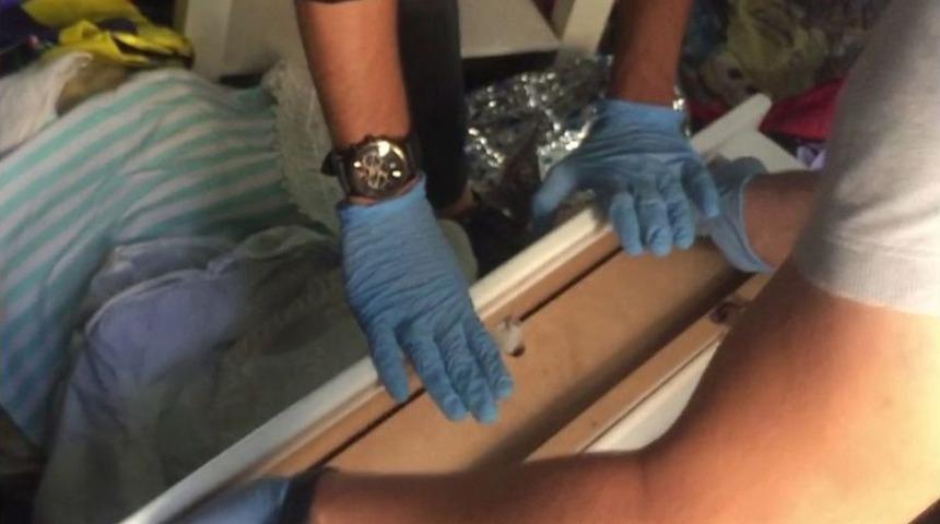 (&ouml;zel Haber) Televizyon Sehpasının &Ouml;zel B&ouml;lmesinden Uyuşturucu &Ccedil;ıktı