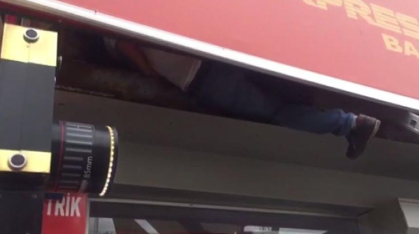 (&ouml;zel) İtfaiyeden Yeni Doğmuş Kedi Operasyonu