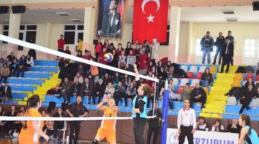 Voleybolda Bayanlarda Şampiyon Anadolu Lisesi