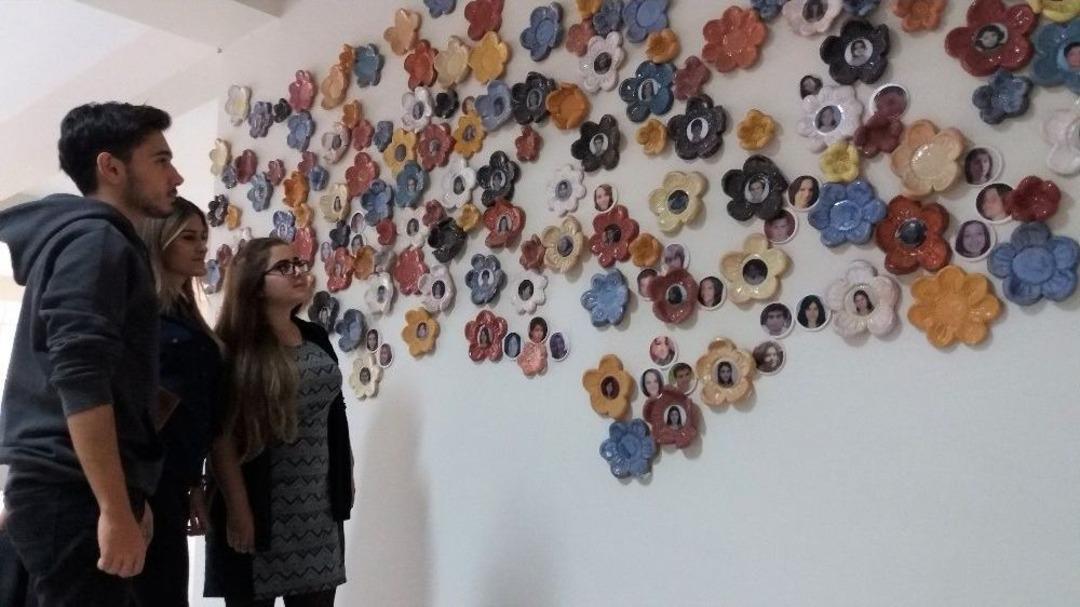 Bu Okulu Minik &Ouml;ğrenciler Para Toplayarak Yaptırdı