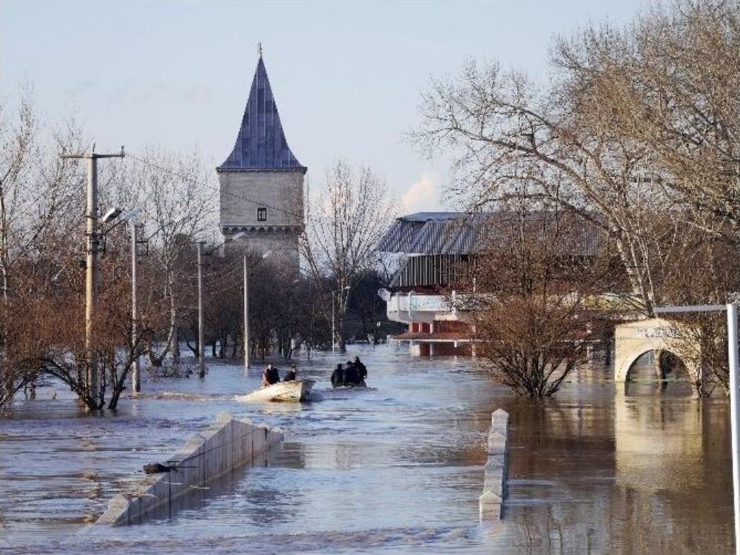 Taşkının Keyfini &Ccedil;ıkardılar
