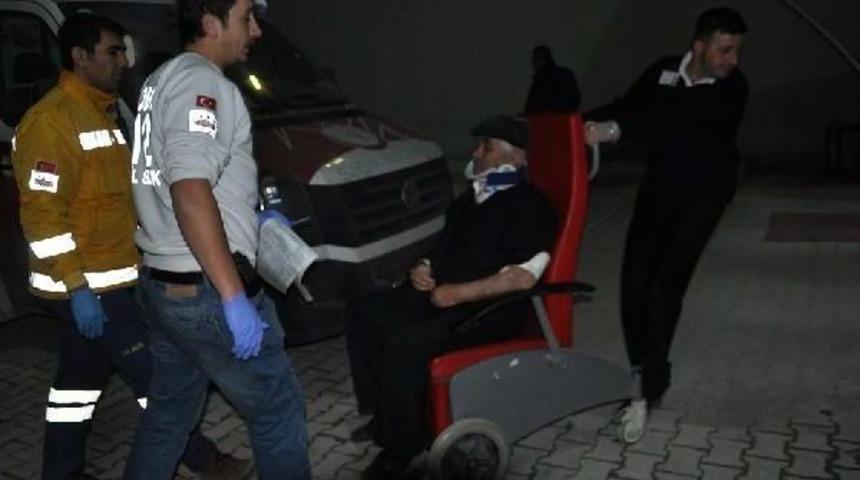 Otob&uuml;s, Kamyona Arkadan &Ccedil;arptı : 9 Yaralı