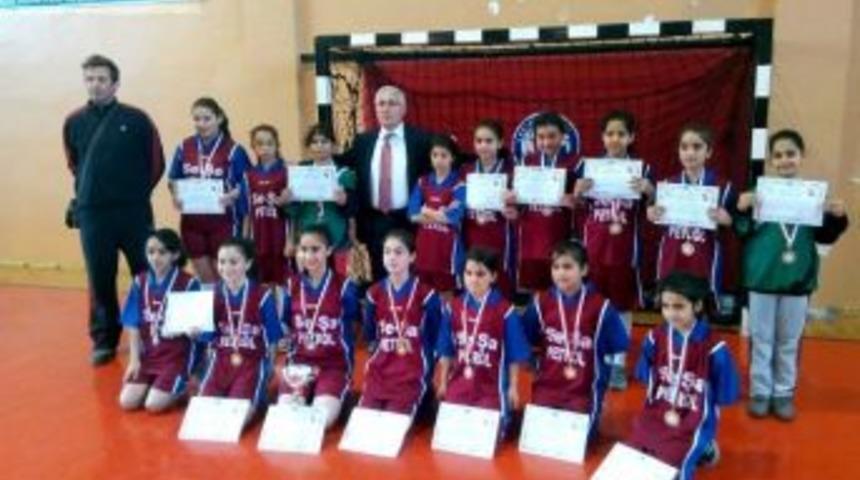 S&ouml;ke Ak&ccedil;akonak Ortaokulu Hentbolda İl Şampiyonu Oldu