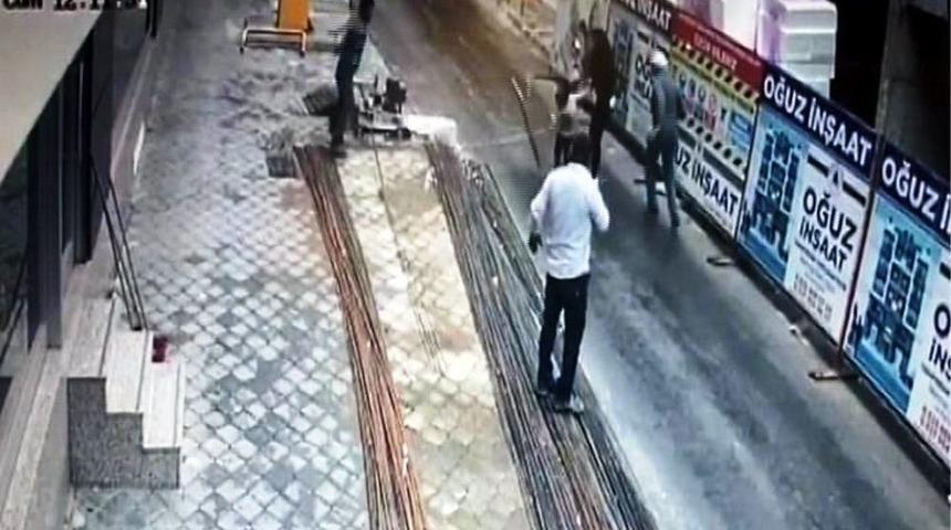 Anne Kızını &Ouml;l&uuml;mden Saniyelerle Kurtardı