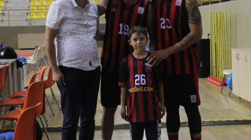 Buğrahan Tuncer&rsquo;den Eskişehirli Sporseverler &Ccedil;ağrı