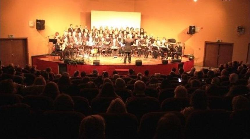 Konak, T&uuml;rk Sanat M&uuml;ziğiyle Kendinden Ge&ccedil;ti