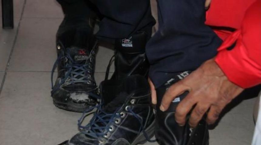 Hakkarili &Ouml;ğrencilere Giyim, Ayakkabı Ve Kırtasiye Yardımı