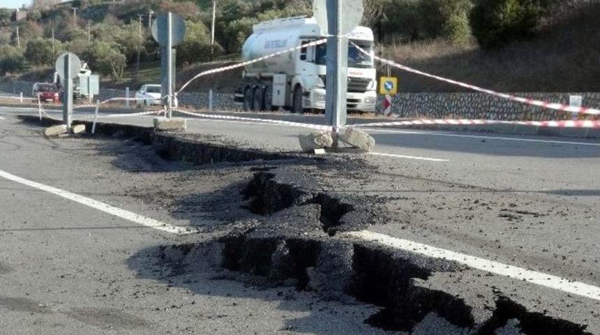 &Ccedil;anakkale İzmir Karayolu Yol G&ouml;z G&ouml;re G&ouml;re Kayıyor
