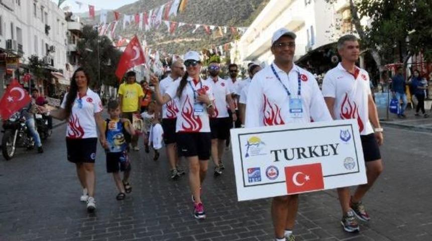 Kaş'ta Dalış Şampiyonası Kortejle Başladı