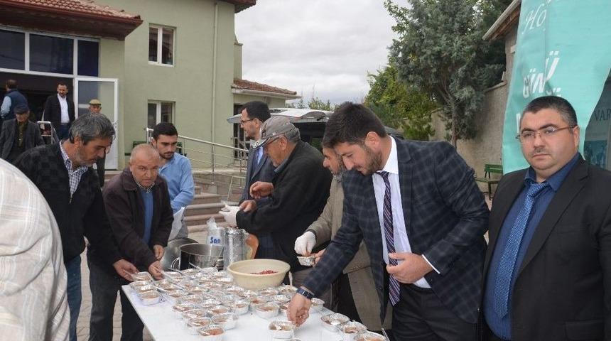 G&uuml;ny&uuml;z&uuml;&rsquo;nde Camiler Ve Din G&ouml;revlileri Haftası Sebebi İle Vatandaşlara Aşure Dağıtıldı