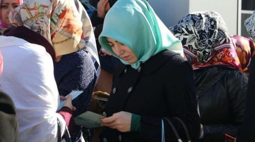 Ek Bilgi Ve Fotoğraflar / Bank Asya &Ouml;n&uuml;nde Bekleyiş S&uuml;r&uuml;yor