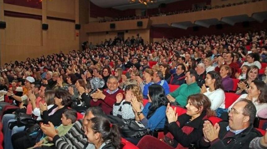 Barış Man&ccedil;o Muhteşem Konserle Anıldı