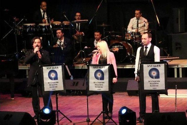 Barış Manço Muhteşem Konserle Anıldı