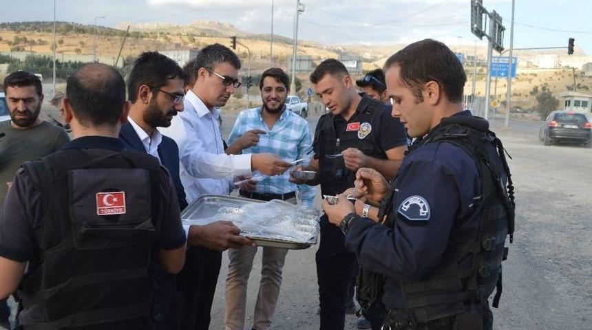 T&uuml;gva &Uuml;yeleri Şırnak&rsquo;ta Aşure Dağıttı