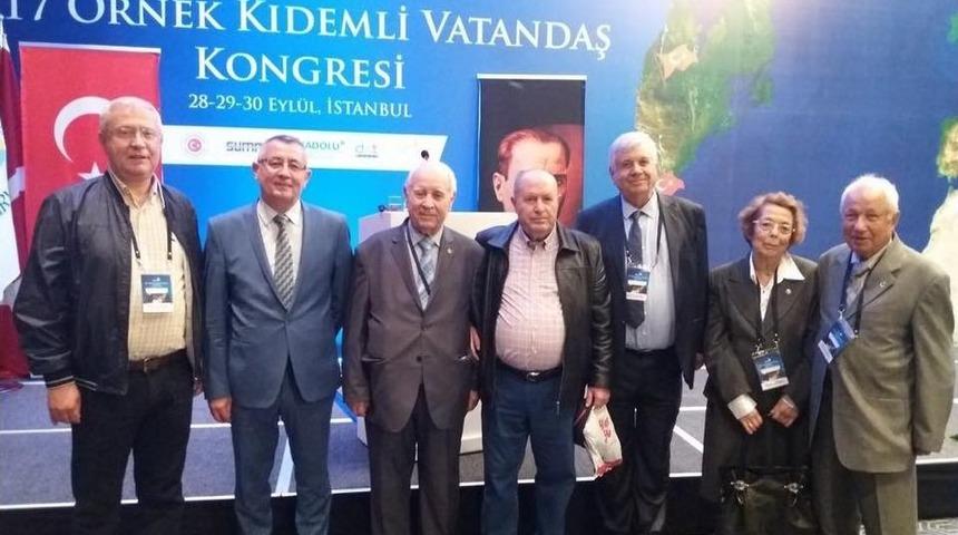 Feyzullah Aktan&rsquo;a &lsquo;&ouml;rnek Kıdemli Vatandaş&rsquo; &Ouml;d&uuml;l&uuml;