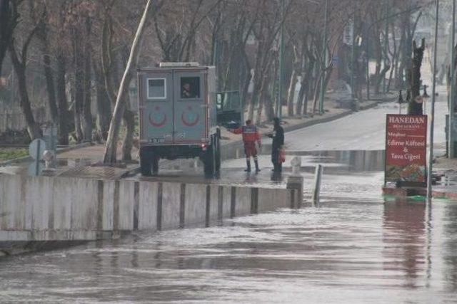 Edirne’De Taşkının Üçüncü Günü; Nehirlerde Debi Düşüyor