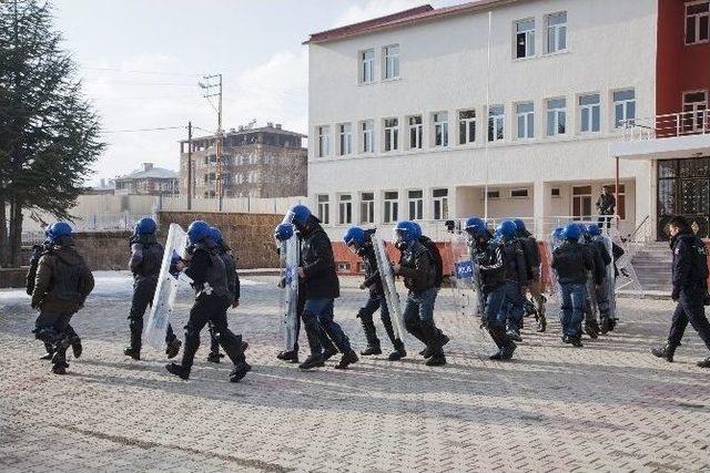 Ahlat Polisine Uygulamalı Eğitim