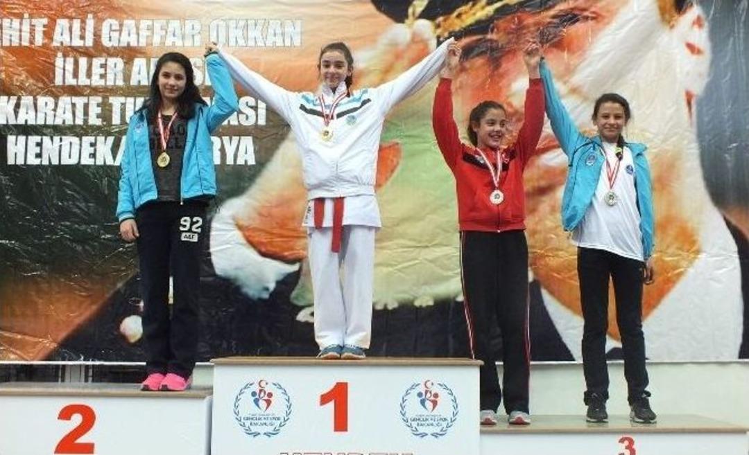 Kağıtsporlu Karateciler, Gaffar Okan Karate Turnuvasına Katıldı