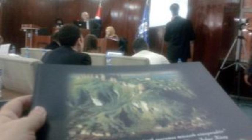 Belediye Meclis &Uuml;yelerine &rsquo;konaklar Şehri K&uuml;tahya&rsquo; Kitabı