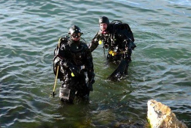 Otomobiliyle G&ouml;le U&ccedil;an Kadın S&uuml;r&uuml;c&uuml;y&uuml; Vatandaşlar Kurtardı 2