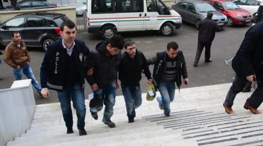 Market Soymak Isteyen 3 Kişi Tutuklandı