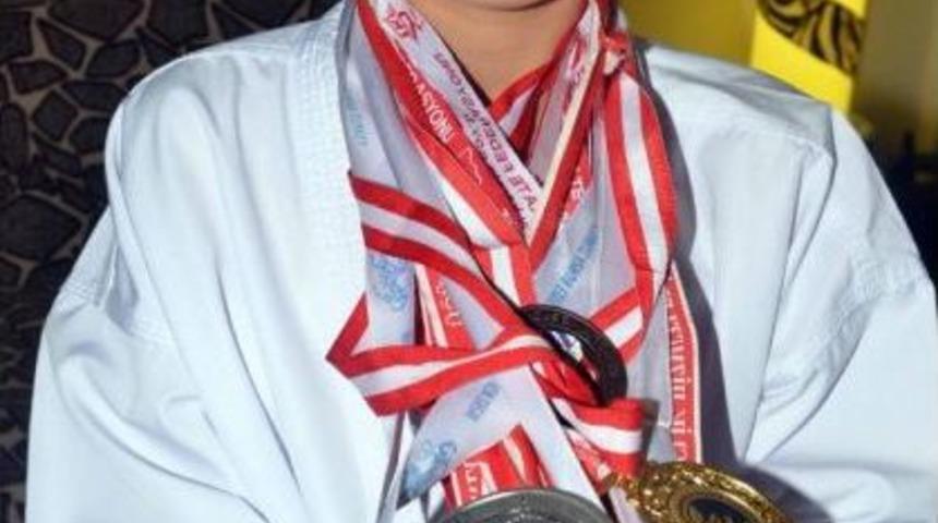 Bodrumlu Minik Karateci 'şampiyon' S&ouml;z&uuml;n&uuml; Tuttu