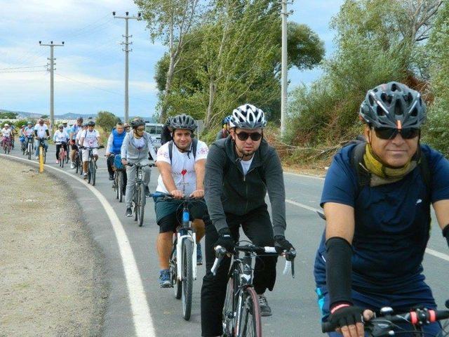 Burhaniyeli Bisiklet&ccedil;iler Kalp Sağlığı İ&ccedil;in Pedal &Ccedil;evirdi 1