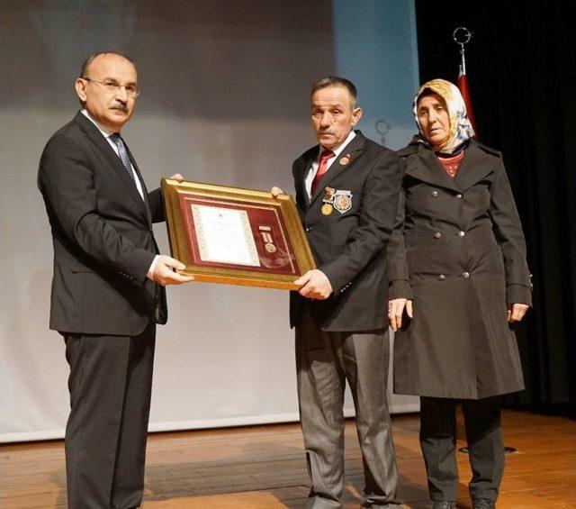 Afyon Şehitlerinin Ailelerine ‘devlet Övünç Madalyası Ve Beratı’ Verildi