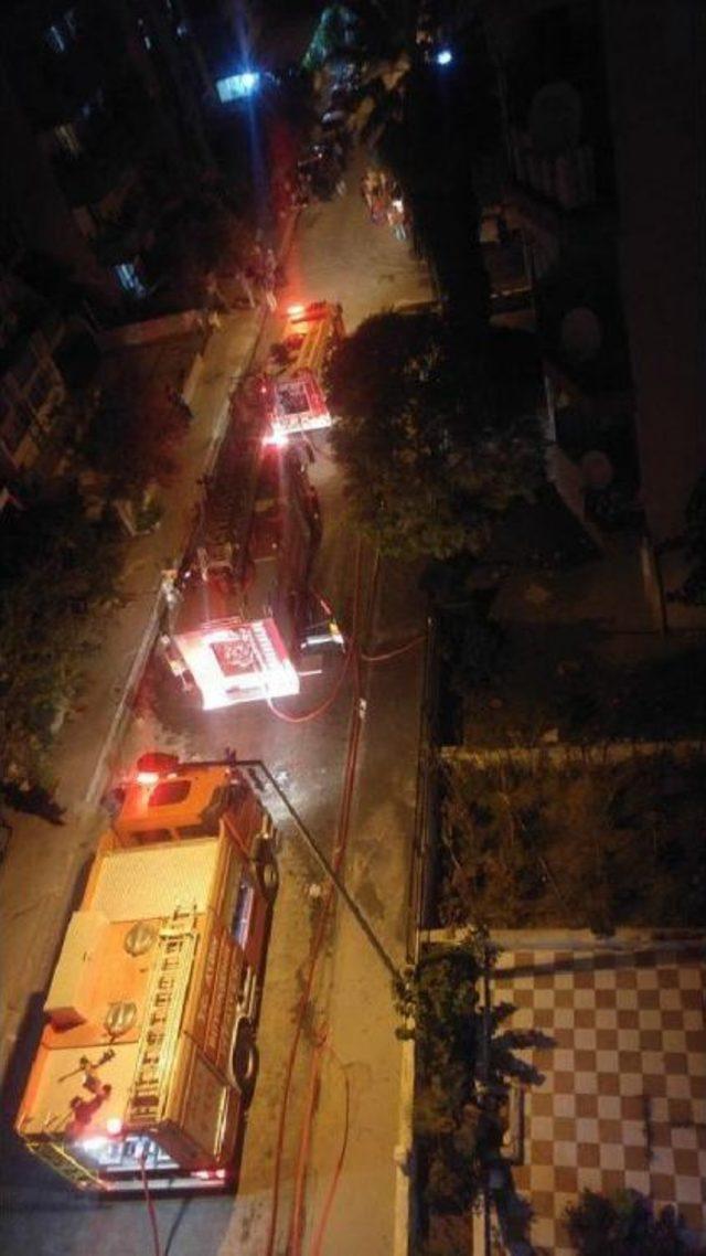 Kuşadası nda 5 Katli Binanın Çatısında Yangın 1