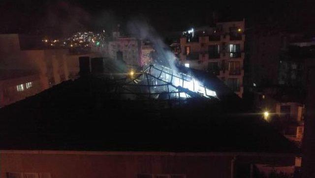 Kuşadası nda 5 Katli Binanın Çatısında Yangın 2