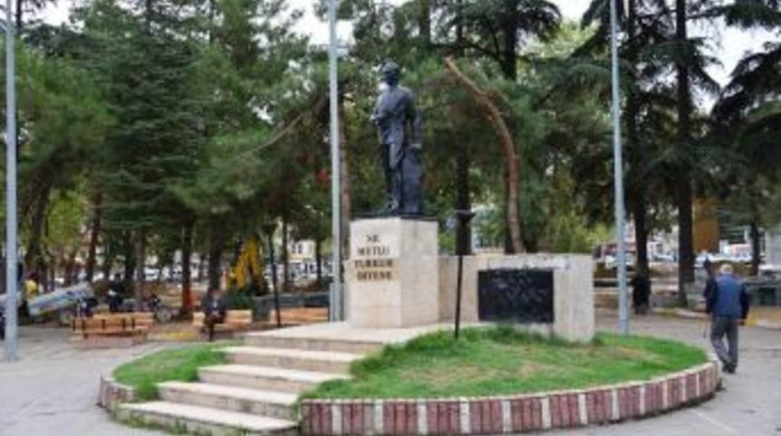 Erbaa Cumhuriyet Meydanı&rsquo;ndaki Atat&uuml;rk Anıtı Yenilenecek