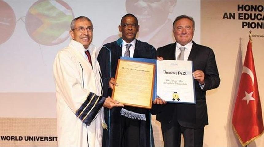 Bau&rsquo;dan G&uuml;ney Afrikalı Eğitim Liderine Fahri Doktora