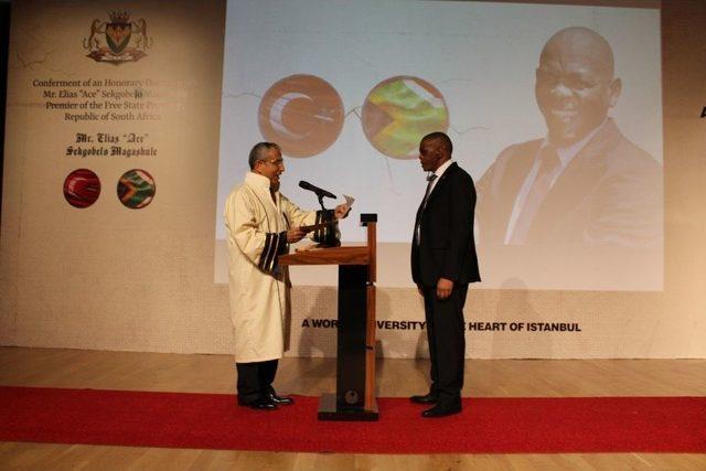 Bau’dan Güney Afrikalı Eğitim Liderine Fahri Doktora