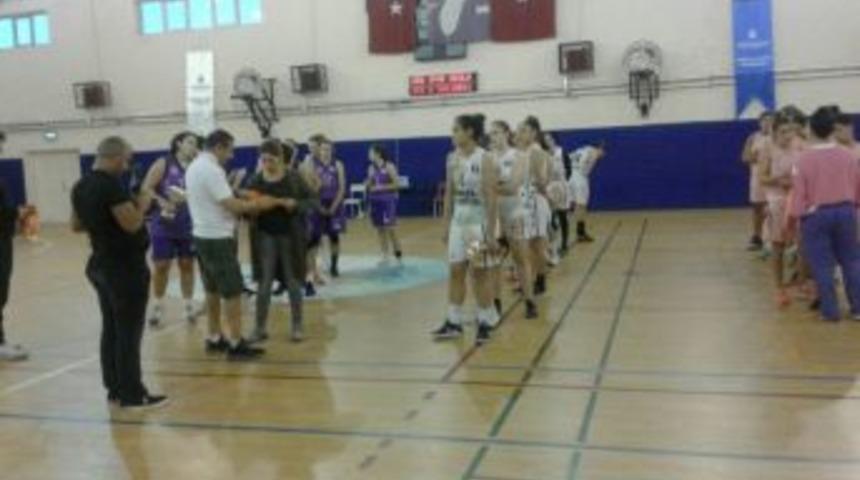 D&uuml;zce Belediyesi Kız Basketbol Takımı İkinci Oldu