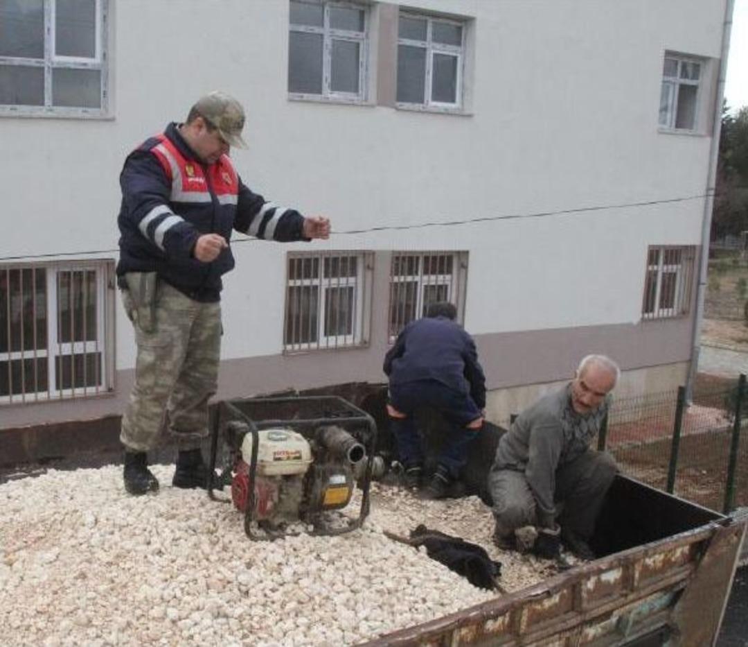Jandarmaya Yakalanmamak I&ccedil;in Kamyondan Atlayan Suriyeli &Ouml;ld&uuml;