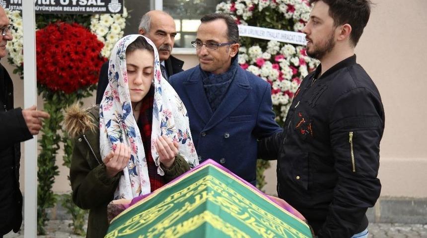 Otob&uuml;s Faciasında Hayatını Kaybeden Ayg&uuml;n Erdoğan Son Yolculuğuna Uğurlandı