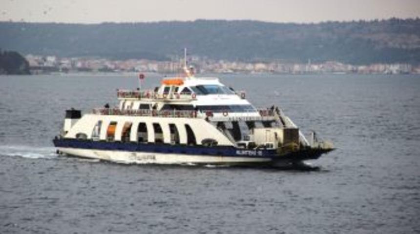 Bozcaada&rsquo;da Feribot Seferlerine Fırtına Engeli